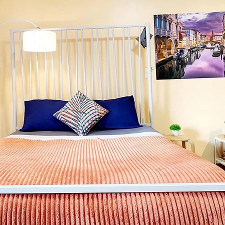 Spacious Cozy Suite At The Venice Mall With Free Parking And Washing Machine (Adults Only) Taguig Exteriér fotografie