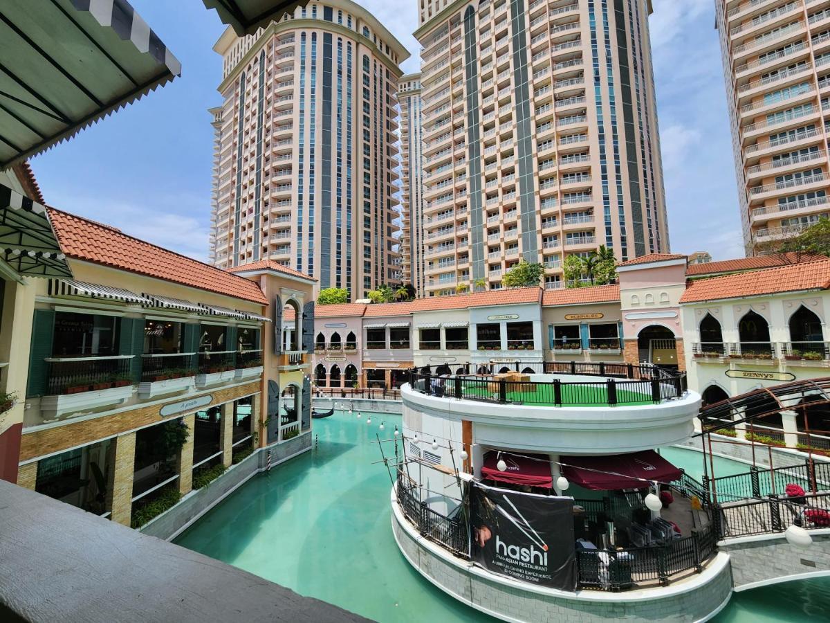 Spacious Cozy Suite At The Venice Mall With Free Parking And Washing Machine (Adults Only) Taguig Exteriér fotografie