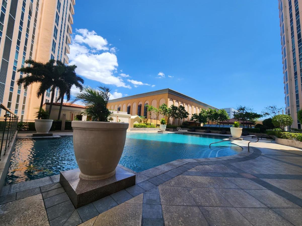 Spacious Cozy Suite At The Venice Mall With Free Parking And Washing Machine (Adults Only) Taguig Exteriér fotografie