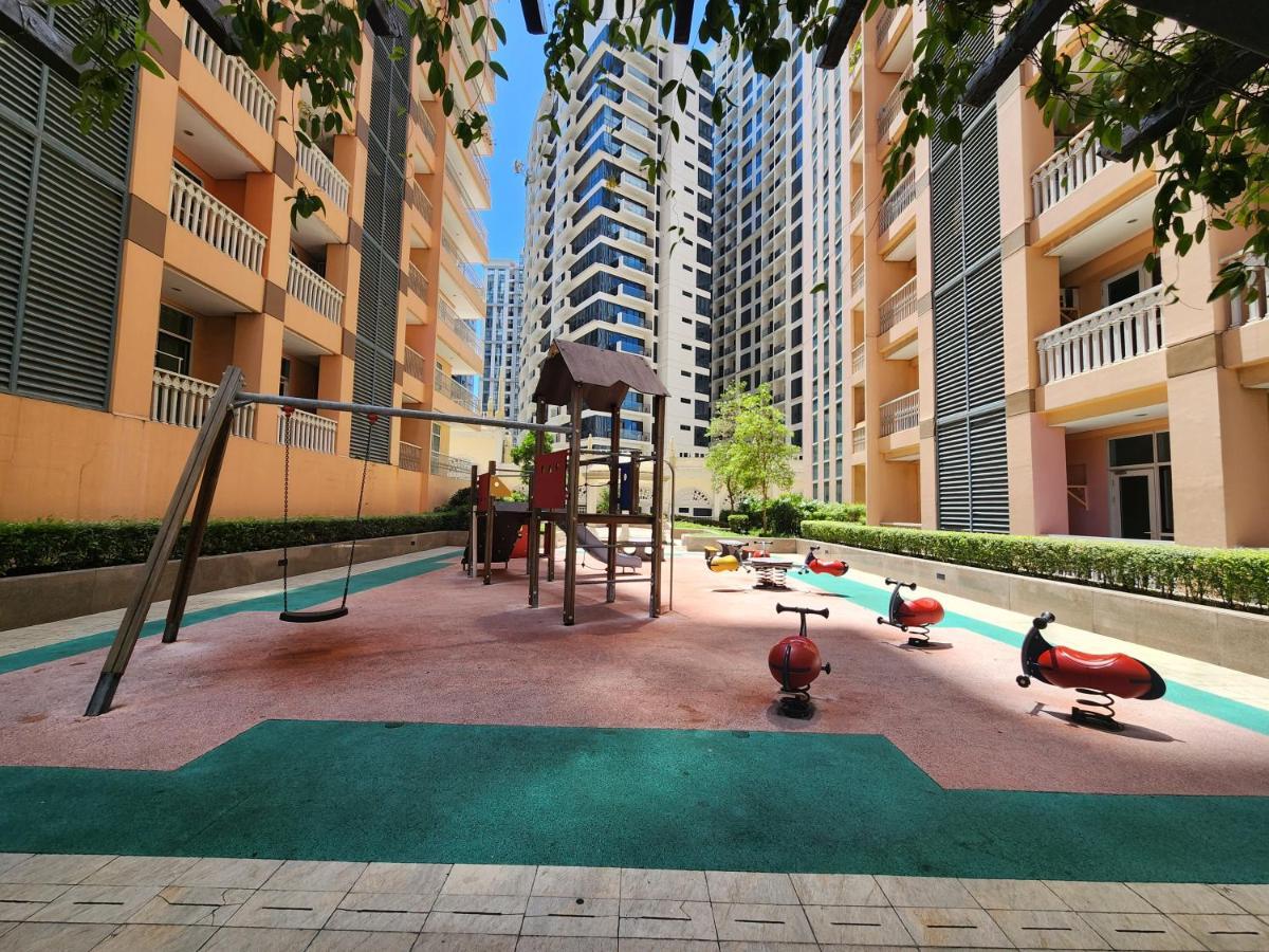 Spacious Cozy Suite At The Venice Mall With Free Parking And Washing Machine (Adults Only) Taguig Exteriér fotografie
