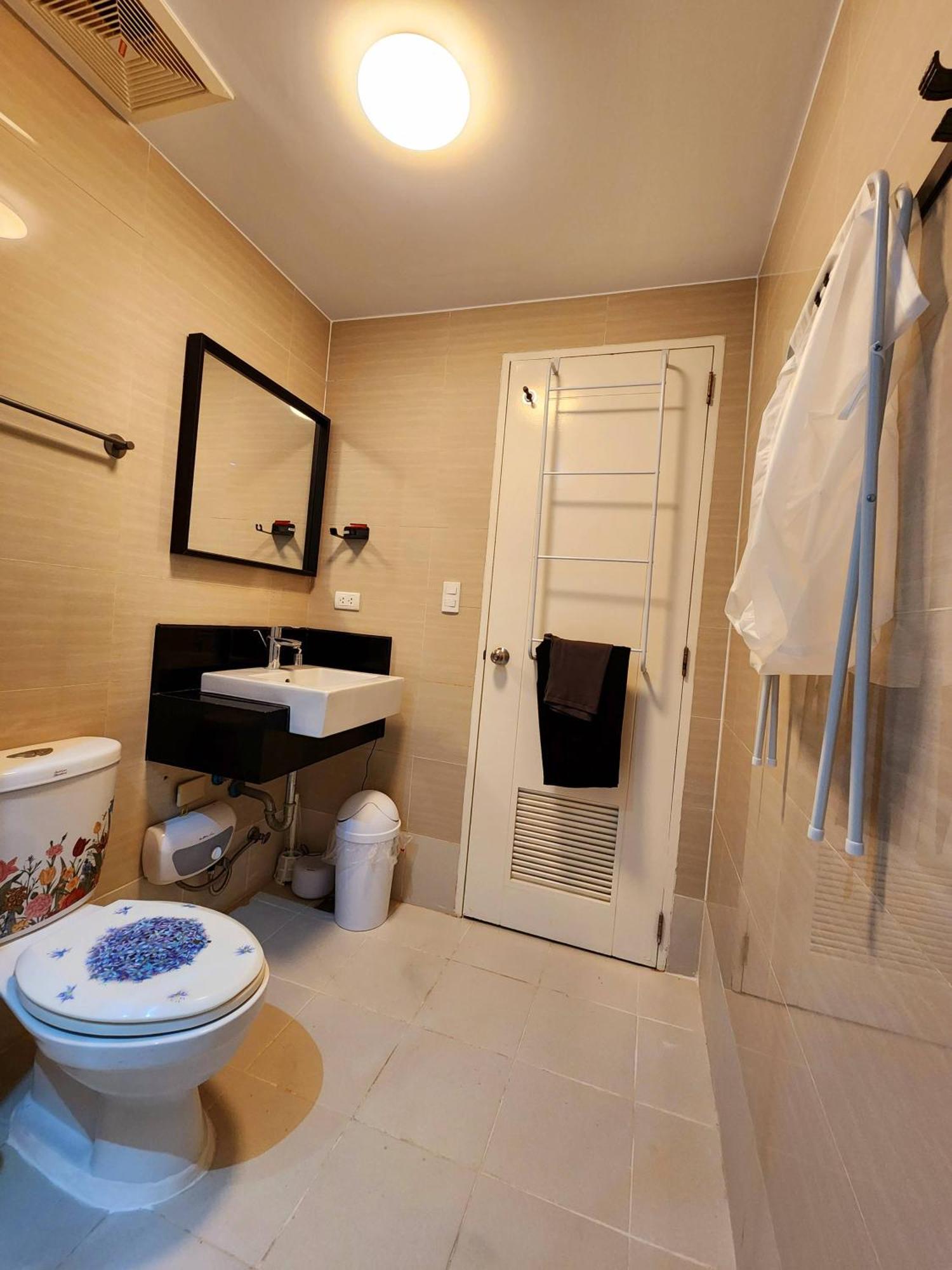 Spacious Cozy Suite At The Venice Mall With Free Parking And Washing Machine (Adults Only) Taguig Exteriér fotografie
